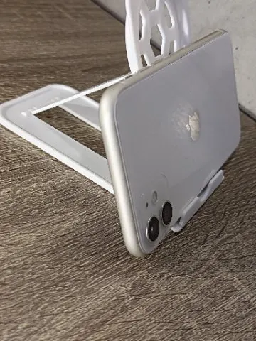 iPhone 11  64 GB  SIMロック解除済み　スマホの画像（4）