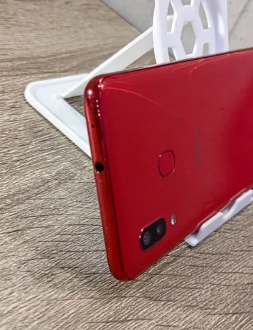 Galaxy A30 SCV43 SIMフリー　スマホの画像（1）