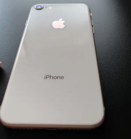 iPhone8 64GB ゴールドの画像（2）