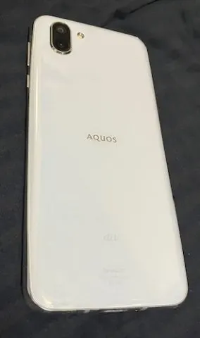 AQUOS R2　auの画像（1）