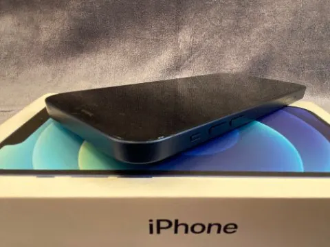 iPhone12 64GBの画像（2）