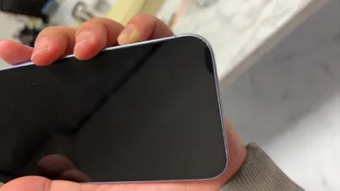 アイフォン12 パープル 64ga シムフリー 本体のみの画像（4）
