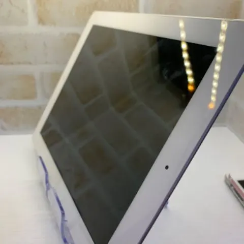 【便乗値下げ】iPad4 128GB ホワイト ジャンクの画像（4）