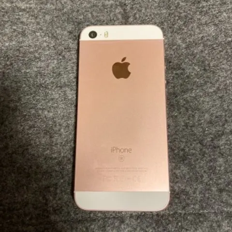 iPhone SE 64GB SIMフリーの画像（1）