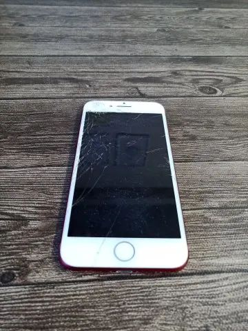 iPhone A1779 画面割れの画像（0）