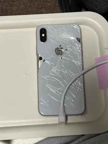iPhone X  256GB【赤ロム】の画像（0）