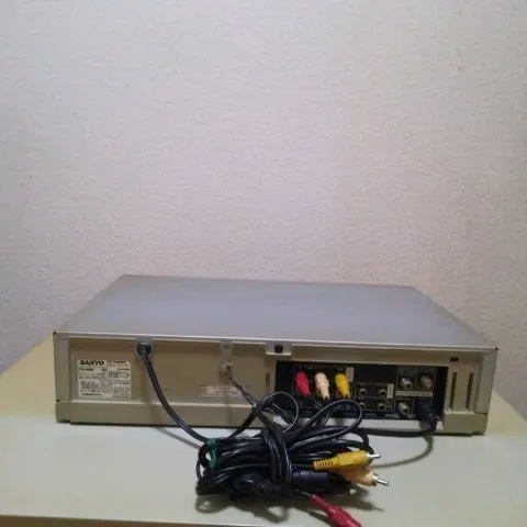VHSテープレコーダー　サンヨーVZ-H44B　2004年製の画像（1）