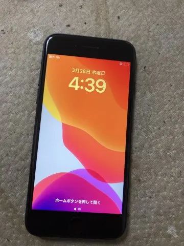 iPhone se 2世代　ソフトバンク　SIMフリー　MHGP3J/A 64GBの画像（0）