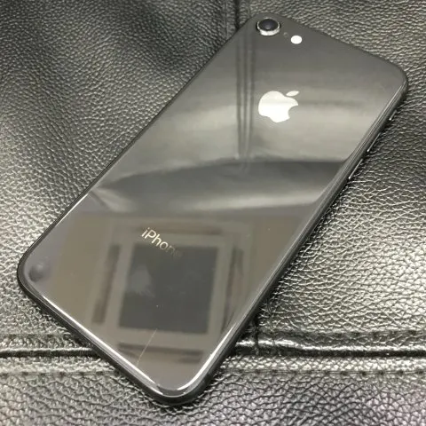 iPhone 8  64GB SIMフリーの画像（1）