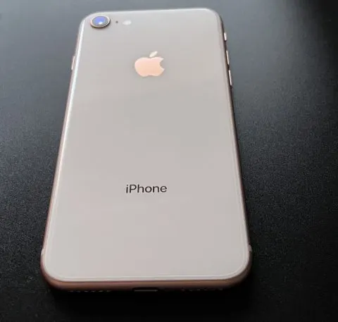 iPhone8  赤ロムの画像（0）