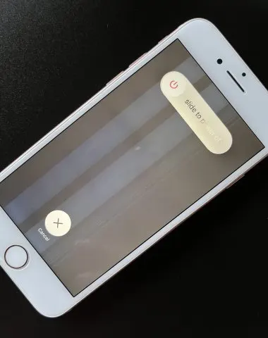 iPhone8 赤ロム(33727)¥7,500(niさんの出品) - ナオセル iPhone8 赤ロム(33727)¥7,500(niさんの出品) - ナオセル
