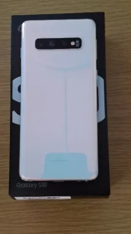 SAMSUNG Galaxy S10 赤ロムの画像（1）