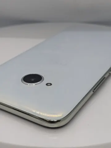 HTC U11 Lifeの画像（2）