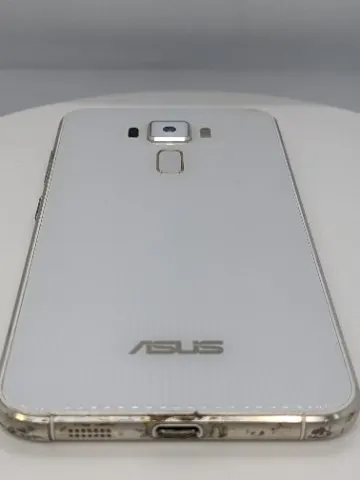 ASUS Zenfone3の画像（2）