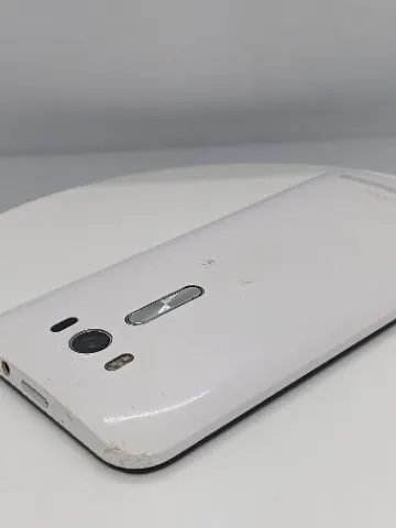 ASUS Zenfone 2 Laserの画像（4）
