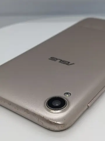 ASUS Zenfone Liveの画像（4）