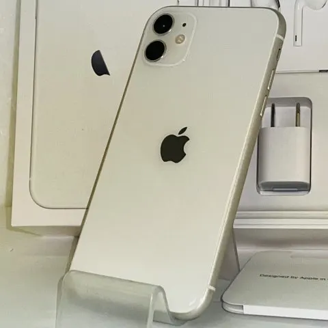 iPhone11 64GB 赤ロム 美品 SoftBank ジャンク ホワイト MWLU2J/A 送料無料の画像（2）