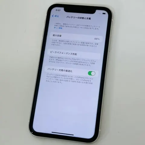 iPhone11 64GB 赤ロム 美品 SoftBank ジャンク ホワイト MWLU2J/A 送料無料の画像（3）