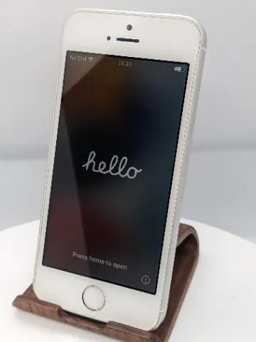 【バッテリー90％】iPhone SE 64GBの画像（0）
