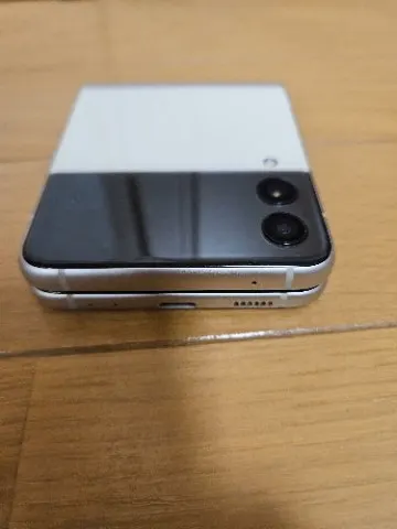 Galaxy Z Flip3 SCG12の画像（3）