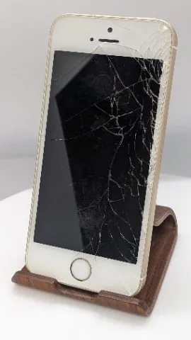 iPhone SE 32GBの画像（0）