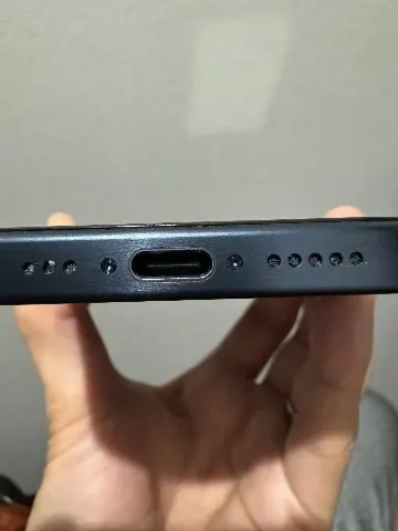 【美品】iPhone 15 Pro ブルーチタニウム　256GBの画像（2）