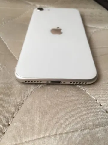 iPhoneSE3 128GB スターライト 赤ロム ソフトバンク×の画像（2）