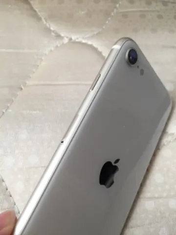 iPhoneSE3 128GB スターライト 赤ロム ソフトバンク×の画像（3）