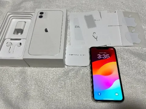 iPhone11 64GB 87% 赤ロム 美品 SoftBank ジャンク ホワイト MWLU2J/A 送料無料の画像（0）