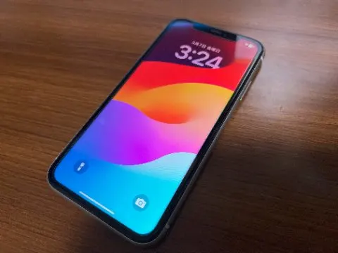 iPhone11 64GB 87% 赤ロム 美品 SoftBank ジャンク ホワイト MWLU2J/A 送料無料の画像（1）