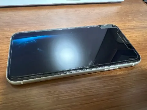 iPhone11 64GB 87% 赤ロム 美品 SoftBank ジャンク ホワイト MWLU2J/A 送料無料の画像（2）