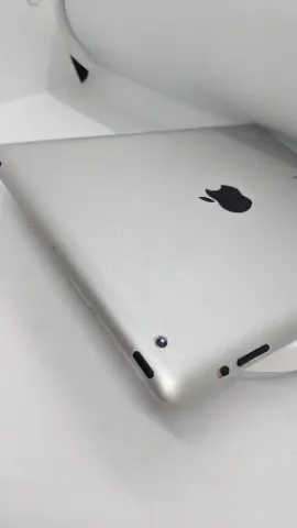 iPad 2 (Wi-Fi) 64GBの画像（3）
