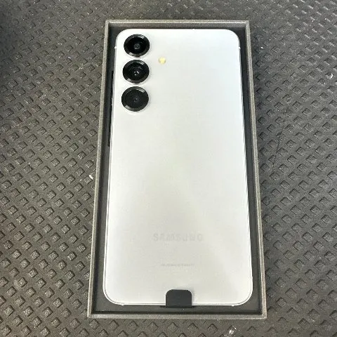 新品未使用 GALAXY S25 256GB SiMフリーの画像（1）
