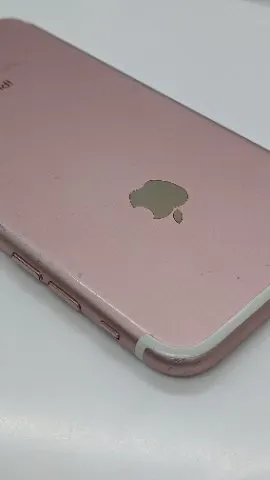 【ディスプレイ交換済】iPhone 7 128GBの画像（3）