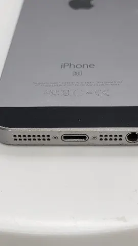 【ディスプレイ整備済】iPhone SE 64GBの画像（2）