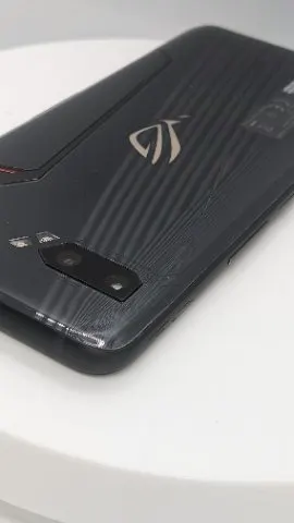 ゲーミングスマホ【ROG Phone2 512GB】の画像（2）