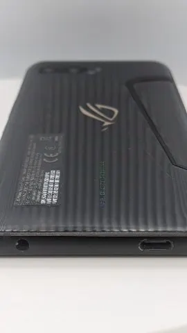 ゲーミングスマホ【ROG Phone2 512GB】の画像（3）