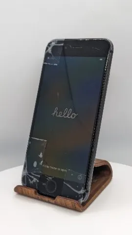 iPhone 8 64GBの画像（0）