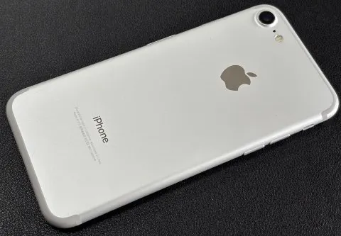 d赤ロム iPhone7 32GB バッテリー97%の画像（3）