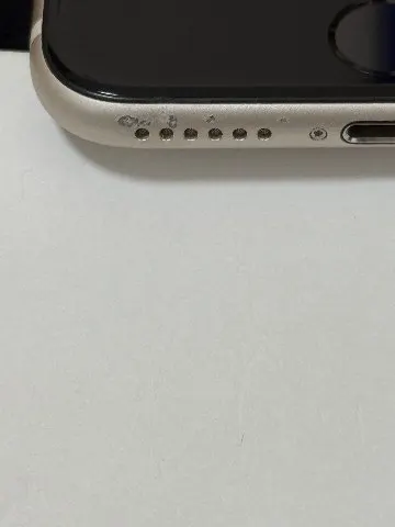 iPhone se 第3世代　64GB  Starlight  simフリー  判定△の画像（3）