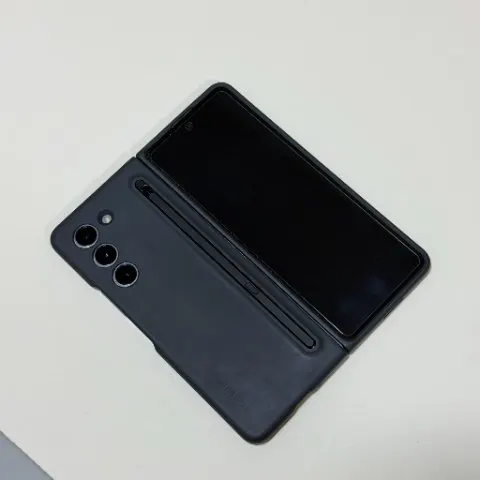 Samsung　Galaxy Z FOLD5 赤ロム　au版の画像（1）