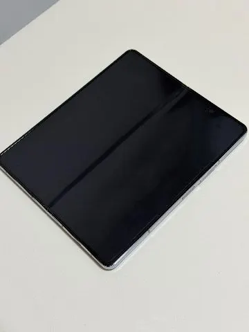 Samsung　Galaxy Z FOLD5 赤ロム　au版の画像（0）