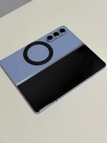 Samsung　Galaxy Z FOLD5 赤ロム　au版の画像（1）