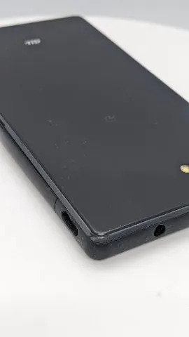 【バッテリー良好・SIMロック解除済】AQUOS SERIE mini SHV33 16GBの画像（3）