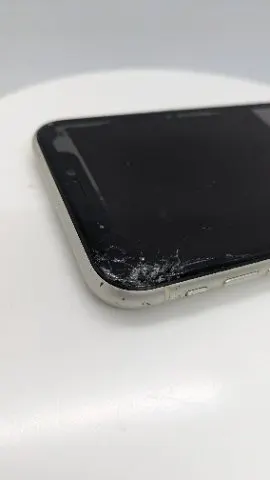 iPhone 11 64GBの画像（1）