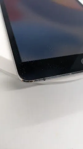 iPad mini 4 Wi-Fi + Cellula 128GBの画像（2）
