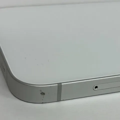 SB ▲ iPhone16e 128GBの画像（4）
