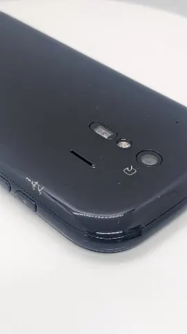 らくらくスマートフォン me（F-01L）の画像（2）