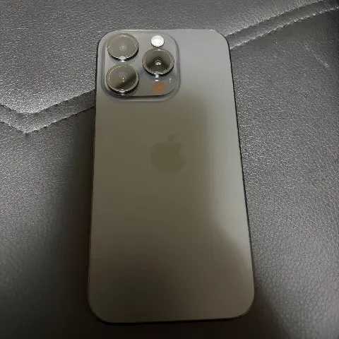 iPhone 15 Pro 128GB ブラックチタニウム　ネットワーク利用制限ありの画像（2）