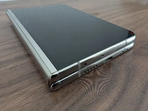 Google Pixel Fold ポーセリン 不具合なしの画像（1）